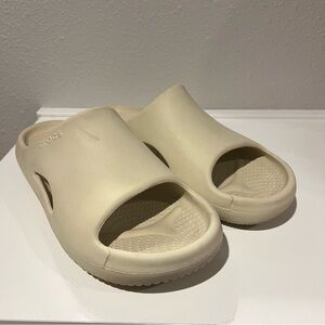 Crocs Unisex Mellow Recovery Slide Sandals Shoes Bone Beige Men’s 11 Women’s 13